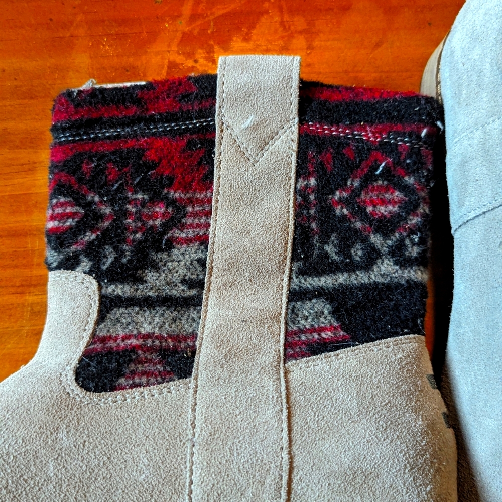 Toms Size 7 Laurel Burnished Suede Wool Boot